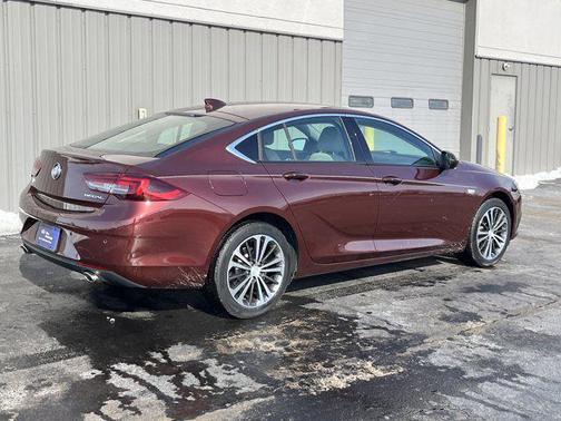 2019 Buick Regal Sportback FWD Essence