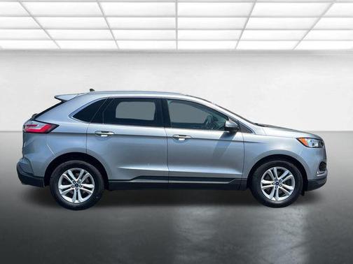 Silver Metallic 2020 Ford Edge SEL