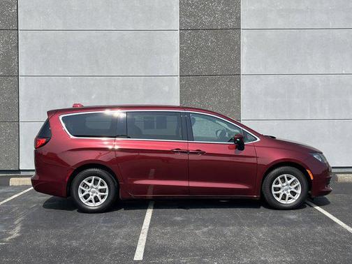 2020 Chrysler Voyager LX