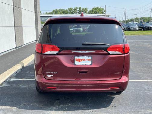 2020 Chrysler Voyager LX