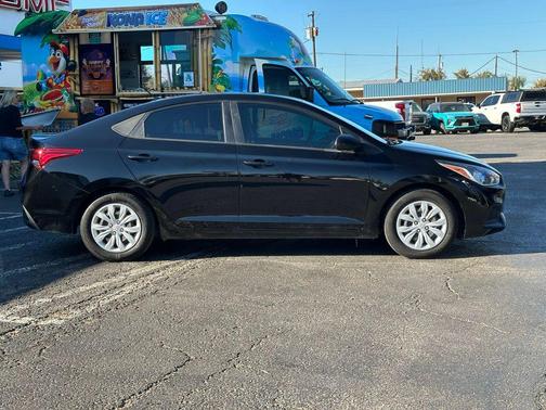 2020 Hyundai Accent SE