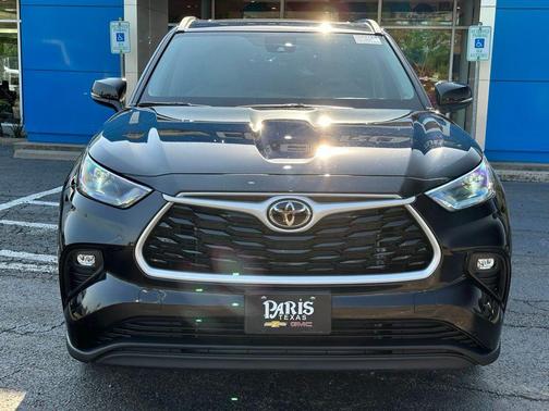 Midnight Black Metallic 2025 Toyota Highlander XLE