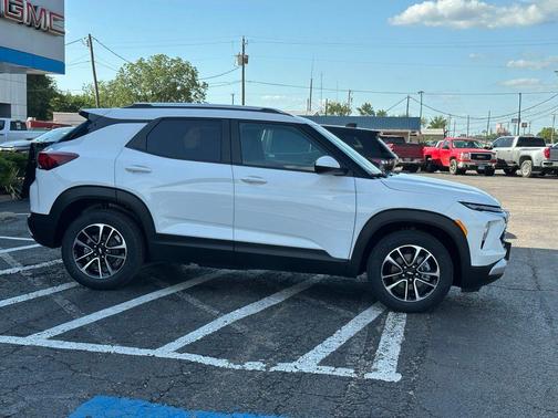 Summit White 2026 Chevrolet Trailblazer LT