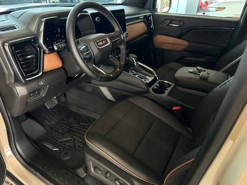 Desert Sand Metallic 2024 GMC Canyon AT4