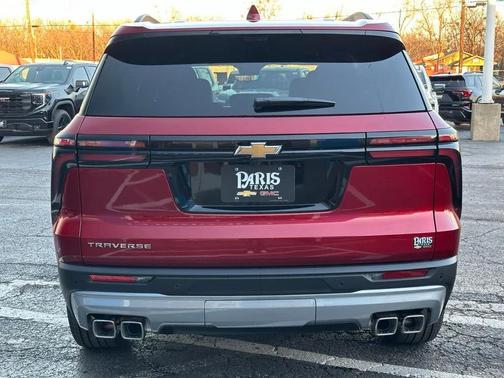 Radiant Red Tintcoat 2026 Chevrolet Traverse LT