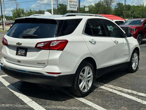 Iridescent Pearl Tricoat 2020 Chevrolet Equinox L