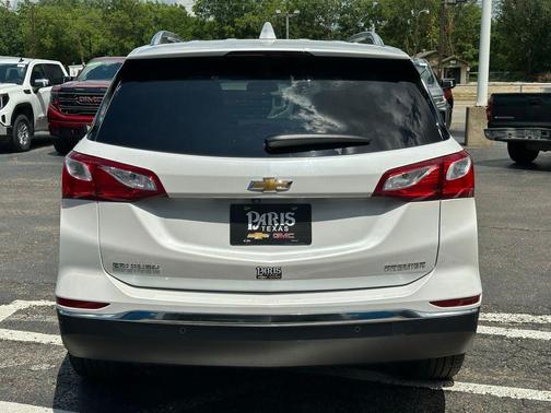Iridescent Pearl Tricoat 2020 Chevrolet Equinox L
