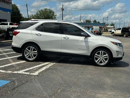 Iridescent Pearl Tricoat 2020 Chevrolet Equinox L