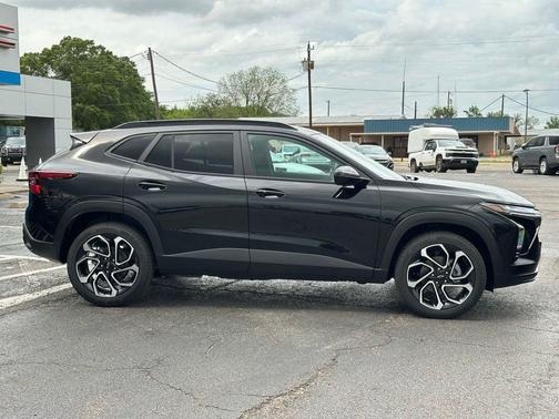 Mosaic Black Metallic 2026 Chevrolet Trax FWD 2RS