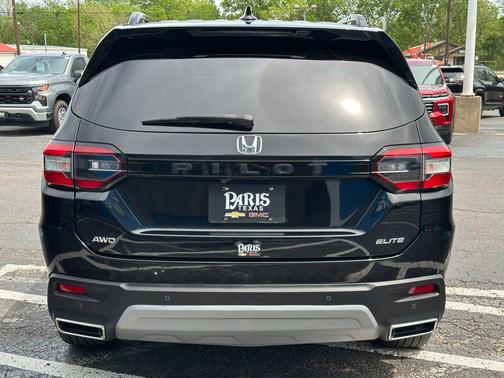 Crystal Black Pearl 2023 Honda Pilot AWD Elite