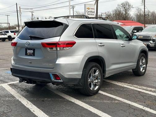 Celestial Silver Metallic 2019 Toyota Highlander Limited Platinum