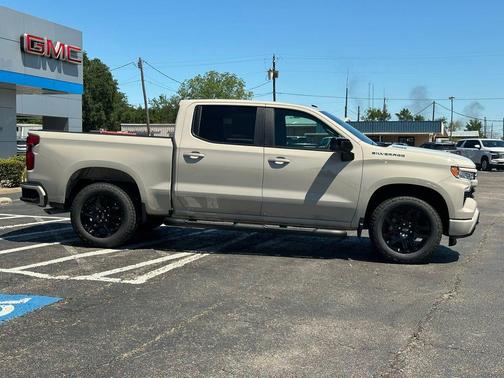 White Sands 2026 Chevrolet Silverado 1500 RST