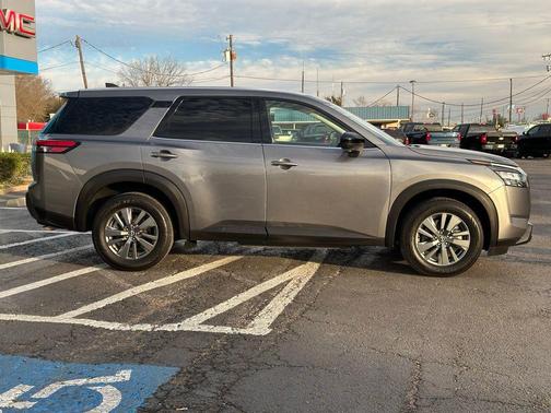 2024 Nissan Pathfinder S 4WD