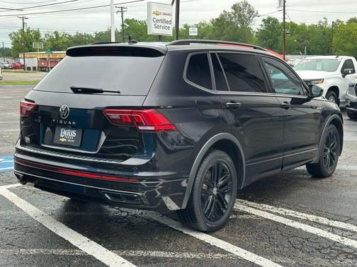 Deep Black Pearl 2022 Volkswagen Tiguan 2.0T SE R-Line Black