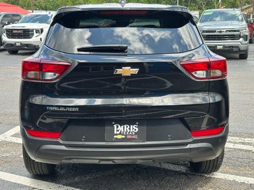 Mosaic Black Metallic 2026 Chevrolet Trailblazer LS