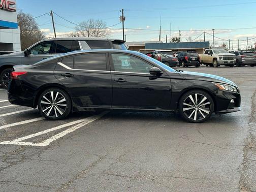 2021 Nissan Altima SR FWD