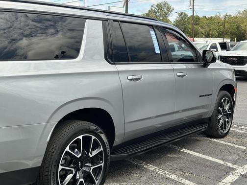 2023 Chevrolet Suburban RST