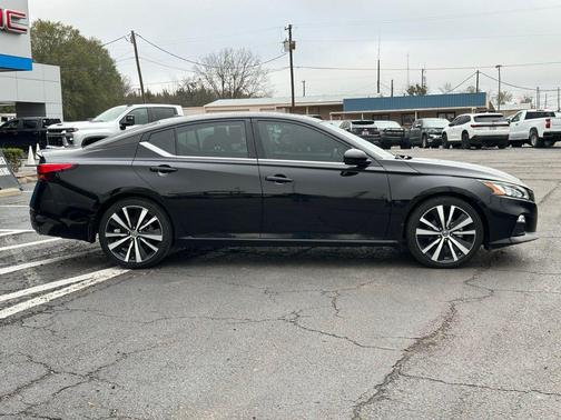 2021 Nissan Altima SR FWD