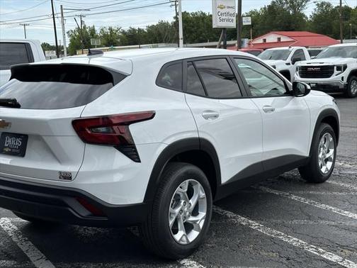 2025 Chevrolet Trax LS