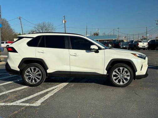 2022 Toyota RAV4 XLE Premium