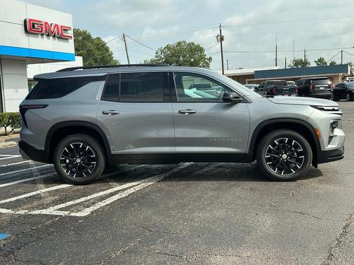 Sterling Gray Metallic 2026 Chevrolet Traverse LT