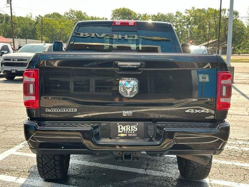 Diamond Black Crystal Pearlcoat 2022 RAM 2500 Laramie Crew Cab 4x4 6'4' Box
