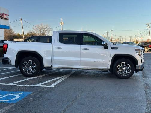 2024 GMC Sierra 1500 SLT
