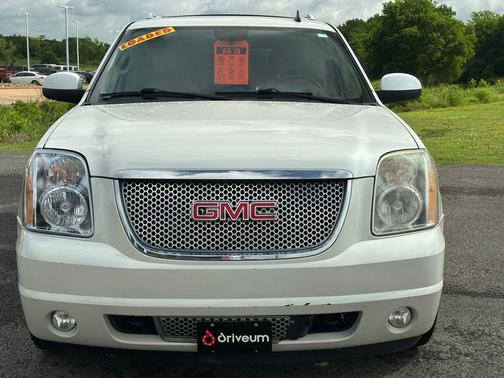 White Diamond Tricoat 2011 GMC Yukon XL Denali