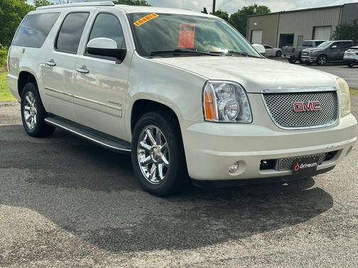 White Diamond Tricoat 2011 GMC Yukon XL Denali