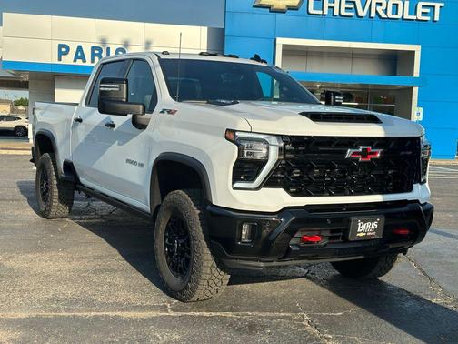 Summit White 2026 Chevrolet Silverado 2500 Crew Cab, Standard Bed, XR2, 4WD