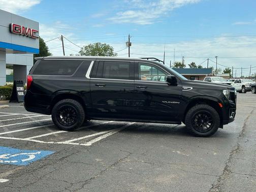 Onyx Black 2023 GMC Yukon XL SLE