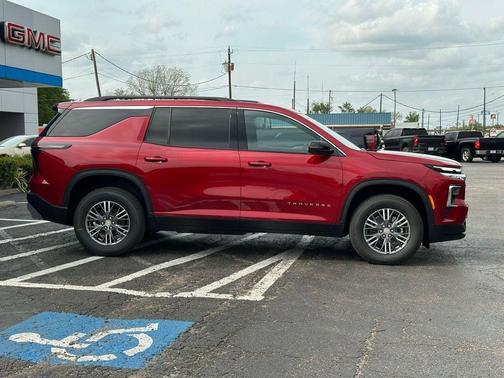 Radiant Red Tintcoat 2026 Chevrolet Traverse LT
