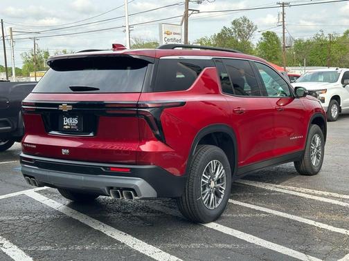 Radiant Red Tintcoat 2026 Chevrolet Traverse LT