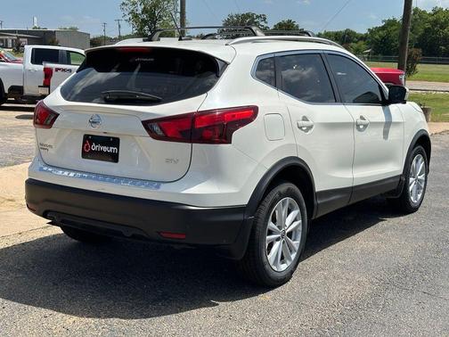 Pearl White Tricoat 2019 Nissan Rogue Sport SV