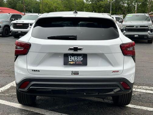 Summit White 2026 Chevrolet Trax FWD 1RS