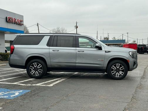 2023 GMC Yukon XL 4WD AT4