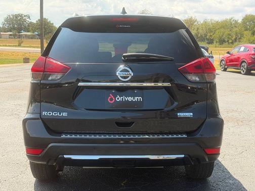 Magnetic Black Pearl 2019 Nissan Rogue S