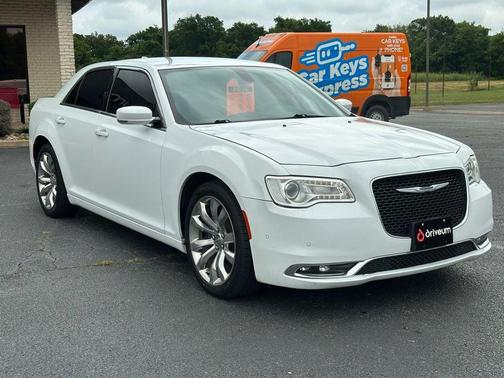 Bright White Clearcoat 2020 Chrysler 300 Touring