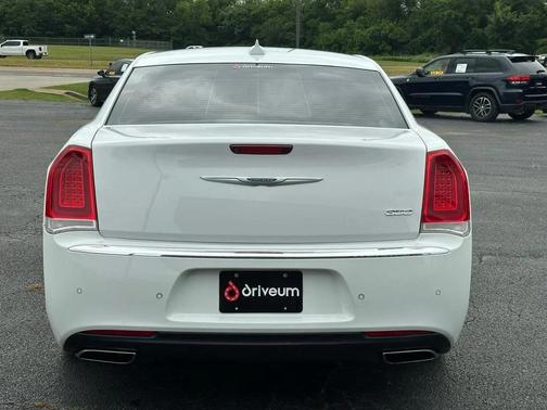 Bright White Clearcoat 2020 Chrysler 300 Touring