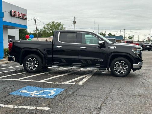 Onyx Black 2023 GMC Sierra 1500 SLT