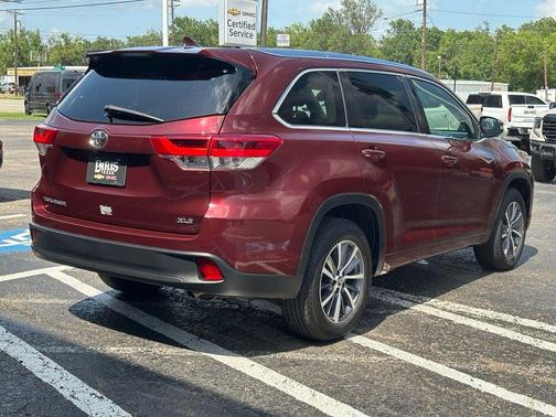 Ooh La La Rouge Mica 2017 Toyota Highlander XLE