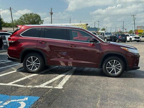 Ooh La La Rouge Mica 2017 Toyota Highlander XLE