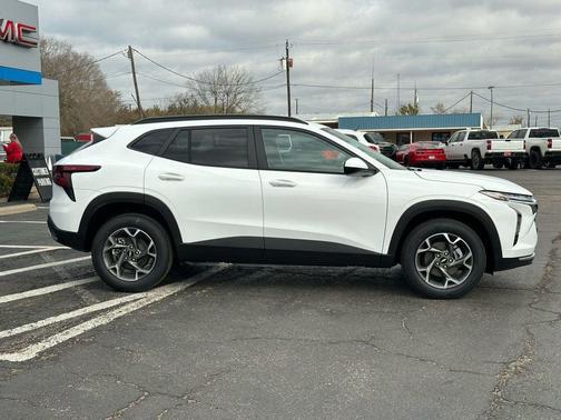 Summit White 2026 Chevrolet Trax LT