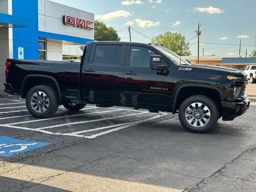 Black 2026 Chevrolet Silverado 2500 Custom