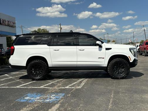 2025 GMC Yukon XL 4WD AT4