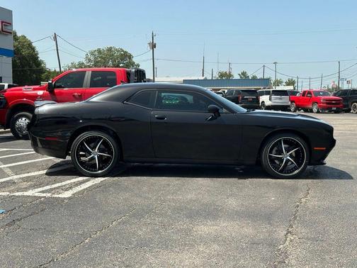 Pitch Black Clearcoat 2022 Dodge Challenger SXT