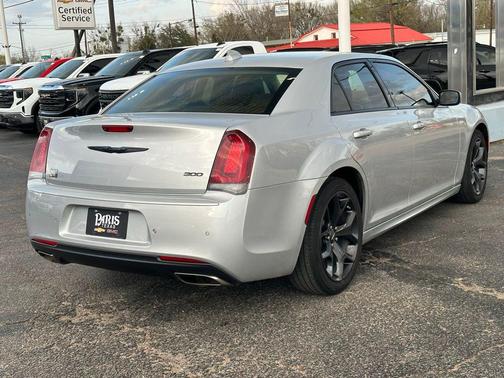 2022 Chrysler 300 Touring
