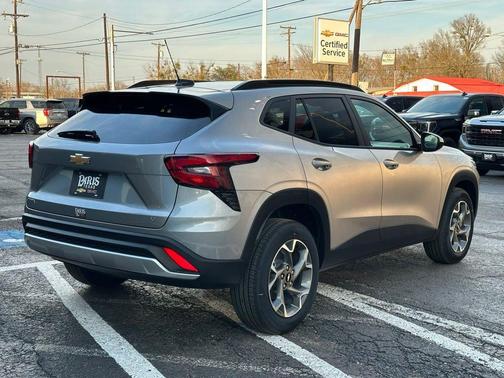 Sterling Gray Metallic 2026 Chevrolet Trax LT