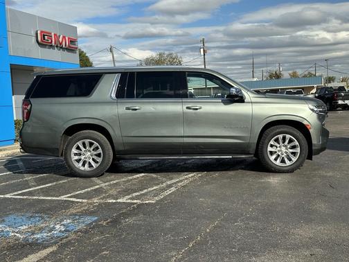 2023 Chevrolet Suburban Premier