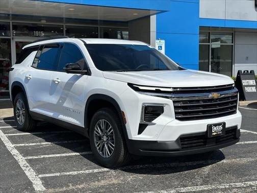 2025 Chevrolet Traverse LT